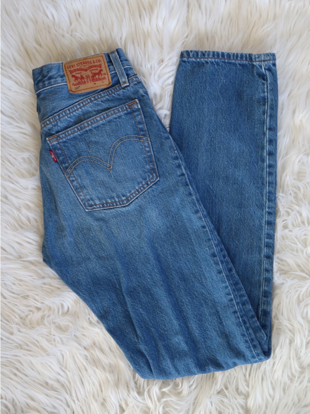 Levi's Women's Straight Leg Jeans in Medium Blue Wash